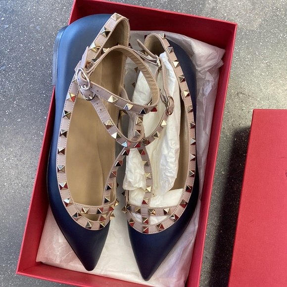 Valentino Garavani navy Flats size 40 size 10 with gold studs - Picture 4 of 4